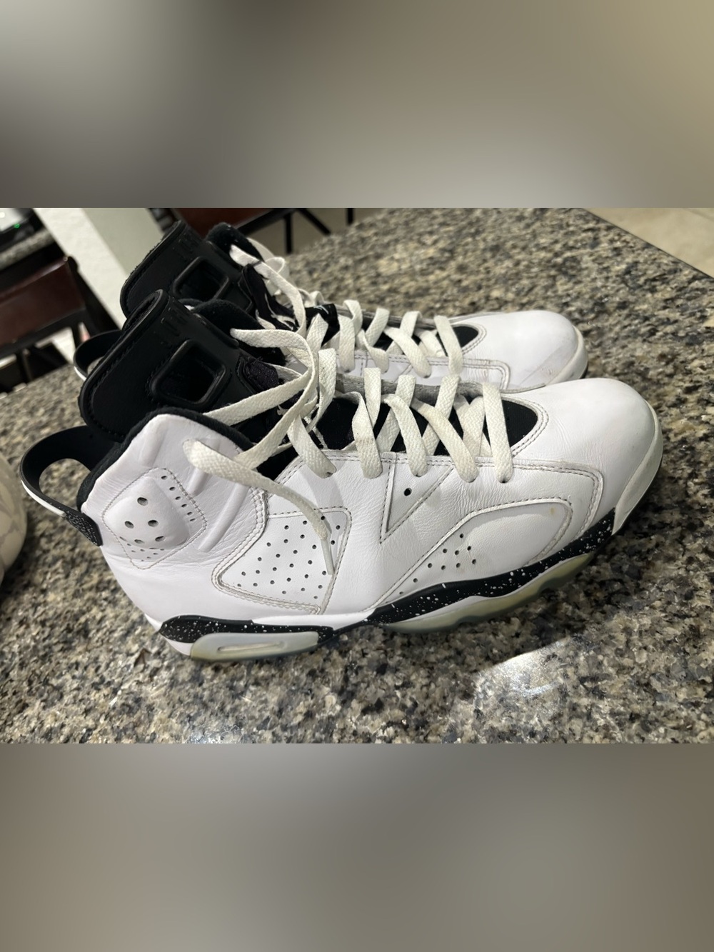 Jordan 6 (Oreo) - Picture 4 of 7